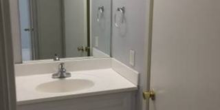 This is a great opportunity to rent a 2 bedroom at a competitive price in Tarzana. Gallery 20