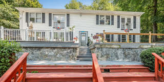 112 Woodbine Street Gallery 1