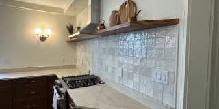 *DREAM LOCATION* 6BR Completely Renovated Duplex Gallery 19