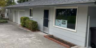 Charming Single-Level 2-Bedroom Duplex in Lewiston Gallery 1