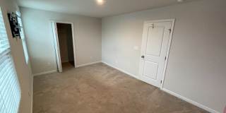 Room in 4 Bedroom Home at Bent Willow Dr Gallery 29