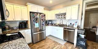 425 JUNIPER Street Gallery 13