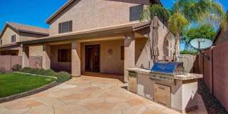 Stunning 4BR House in Phoenix with sparkling pool, resort style backyard and solar panles Gallery 5
