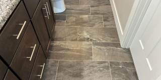 Beautiful 3 bedroom, 2 bath, 2 car garage duplex in Ozark! Spacious, granite with open / split bedroom floorplan! Gallery 11