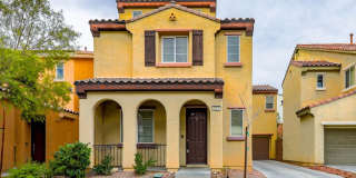 3 Story Home With Large Loft IN Providence Gallery 1