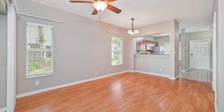 Move-In Ready! 2 BED/2.5 BATH END UNIT in Cypress Landing! Gallery 9