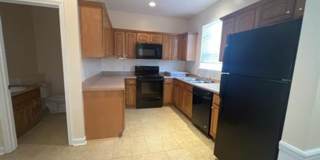 3 Bed/ 2.5 Bath Home very close to Fort Stewart gate seven!! Gallery 10