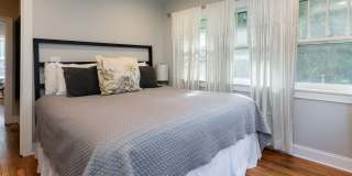 Beautifully Updated House - Awesome Montford Location Gallery 15