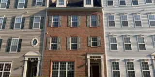 Beautifully Upgraded 2-Level Condo Townhouse in Quince Orchard Park! Gallery 1