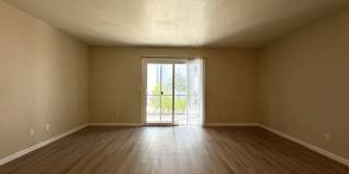 MELROSE DISTRICT CONDO WITH HUGE MOVE-IN SPECIAL – HALF OFF FIRST & SECOND MONTH’S RENT! Gallery 15