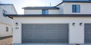 Modern Townhome ready for you today! Gallery 7