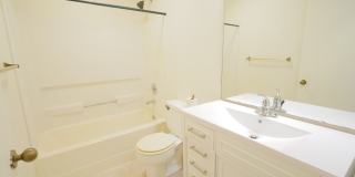3 Bed / 2 Bath END Unit Townhome in Popular Westridge! Gallery 9