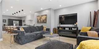 240 E Jefferson St Gallery 14