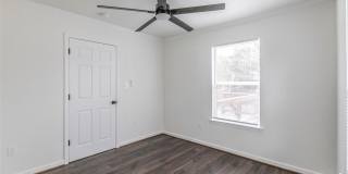 2208 Gurley Avenue Gallery 17