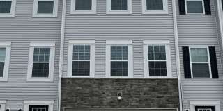 Beautiful 3-Bedroom Townhome with 2-Car Garage in Willow Reserve! Gallery 1