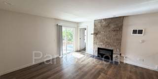 Newly Remodeled 3 Bedroom Duplex Gallery 8