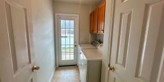 Conveniently Located Duplex! Gallery 6