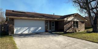 Spacious 3 Bedroom Home with Sunroom & Large Backyard Spacious 3 Bedroom Home with Sunroom & Large Backyard Gallery 1