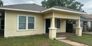 2 bed 1 bath; AVAILABLE NOW! Gallery 1