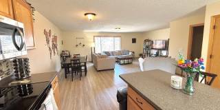 Updated 3bed 3bath End Unit Townhome w’Great Views Gallery 1