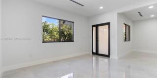 4800 SW 61st Ave Gallery 13