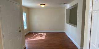 Adorable 3 bedroom / 2.5 bath town home with newly remodeled kitchen! Gallery 8