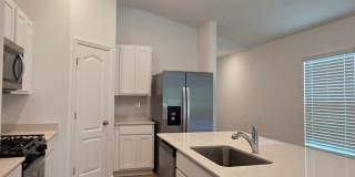 Beautiful 4 Bedroom in desirable Grand Reserve Community Gallery 5
