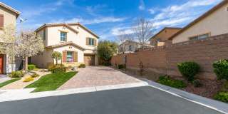 Elegant 4-Bed, 3.5-Bath Home with Loft, Designer Finishes, and Expansive Backyard Gallery 1