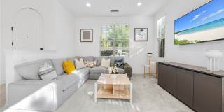 117 Henson Gallery 7