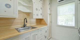 1507 Northwest 28th Street - A Gallery 10