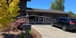 Beautifully Remodeled 4 Bed/2 Full Bath + 2 1/2 Bath Country Club Park Home Gallery 6