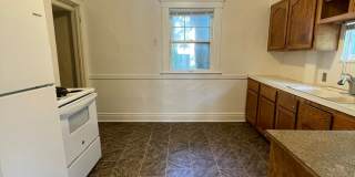 Spacious Home Near U-M | Large Bedrooms, Porches & In-Unit Laundry Spacious Home Near U-M | Large Bedrooms, Porches & In-Unit Laundry Gallery 12