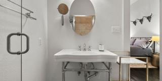 HISTORIC CHARM IN KING WILLIAM Gallery 11