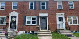 Charming 3BD/1BA Townhome in Yale Heights Home - Fenced Backyard! Gallery 1