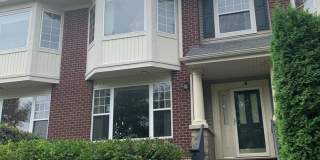 Lovely 2 Bed / 2 Bath TH w/ Heated Underground Parking in Plymouth! Gallery 1