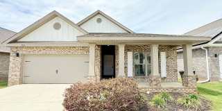 Spacious 4-Bedroom Home - Community Pool Gallery 1