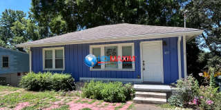 Cozy bungalow only 2 miles from Marietta Square Gallery 1