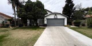 3 bedroom 2 bathroom home with a large back yard. Gallery 1