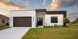 2102 Northwest 25th Placeclientes@realtymiamigroup.com Gallery 1