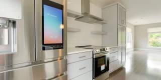 Stunning South End end unit townhome in the modern and amazing Southpoint community. Gallery 18