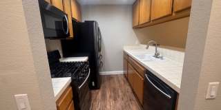 Spacious 2 Bed / 2 Bath Long Beach Condo Near Traffic Circle, CSULB & Belmont Heights Gallery 3