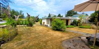 Charming Three Bedroom Home with Large Fenced Yard - Nevada St Gallery 25