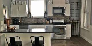 2 bed/1 bath, Single-family Home! Modern and spacious with off-street parking and a relaxing backyard Gallery 25
