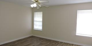 Centrally located with easy access to bases & shopping! Gallery 10