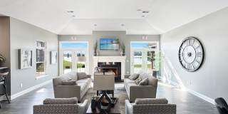 Grand Lakeside Escape: Spacious 3-Bedroom Retreat in Lakeshore Community Gallery 10