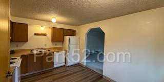1/2 Off First Full Month's Rent! Lower Level 2 Bedroom 1 Bathroom Apartment Gallery 8
