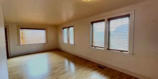 Charming Three Bedroom Home with Large Fenced Yard - Nevada St Gallery 8