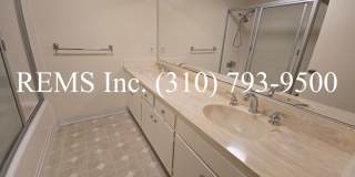 Large 4 Bedroom Single-Family Home with Pool & 2-Car Garage Gallery 14