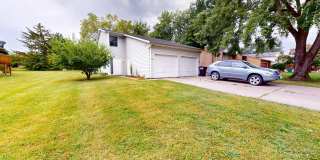 Attached Garage - Spacious 2 bedrooms Attached Garage - Spacious 2 bedrooms Gallery 1