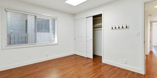 Queen Anne water view 3 bed 2 bath with den and 2 parking spaces Gallery 18